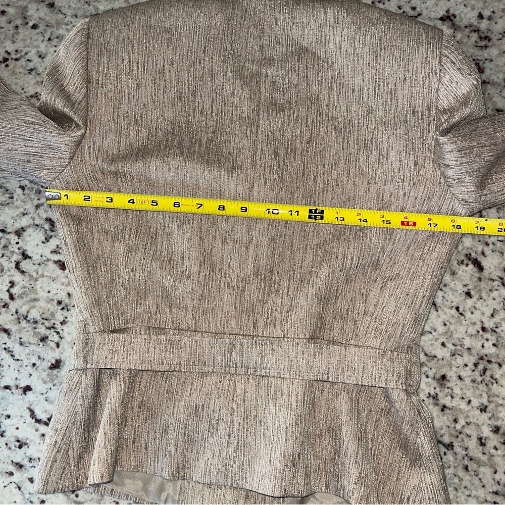 Tahari Arthur S Levine Size 6 Beige Tan Textured Belted Button Front Blazer EUC - Picture 12 of 12
